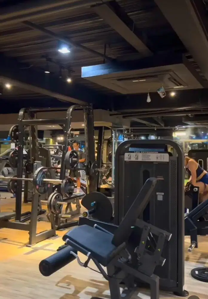 RESEPTIONIS STARGYM BALI