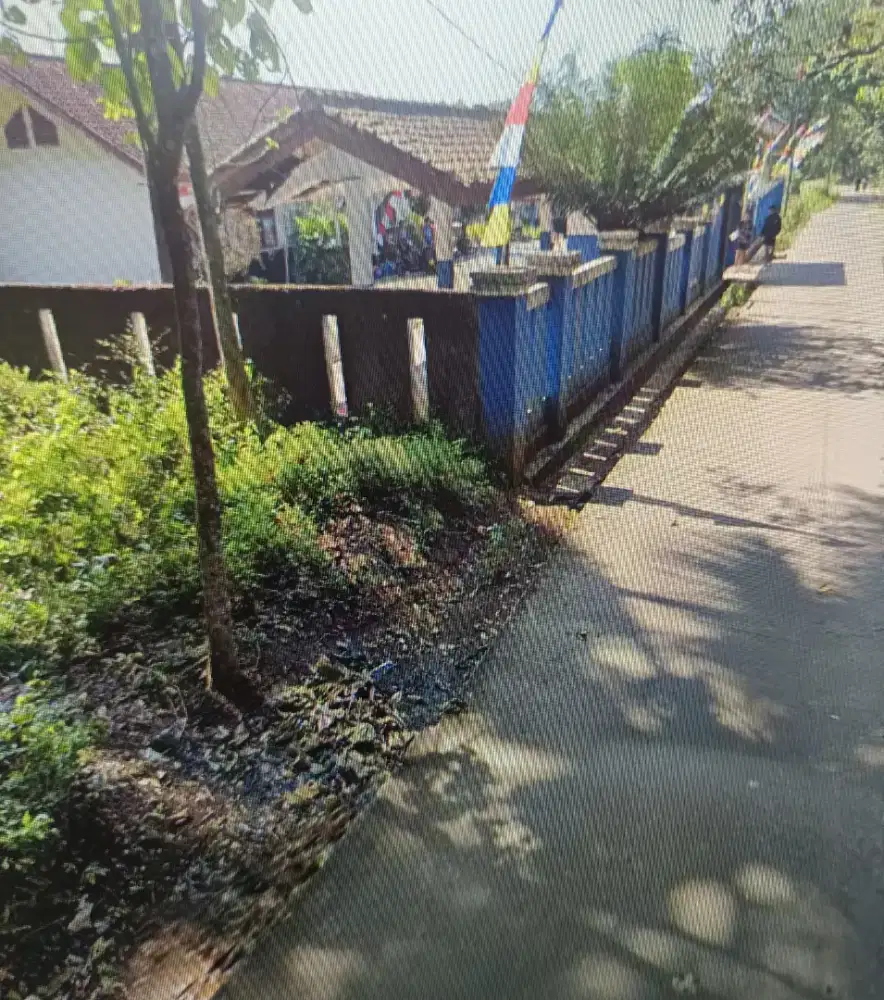 Tanah samping sekolahan