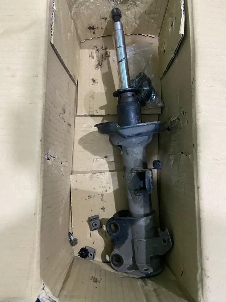 Shock depan avanza copotan kayaba