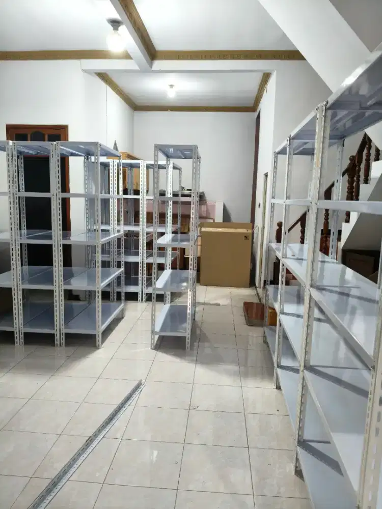 Rak besi siku lubang ramping