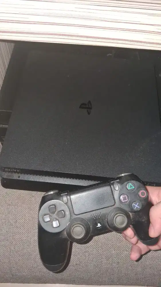 Jual  Console PS4 Slim 500gb Ori