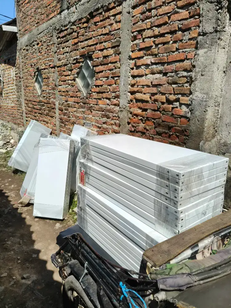 Rak besi ful besi siku lubang ramping