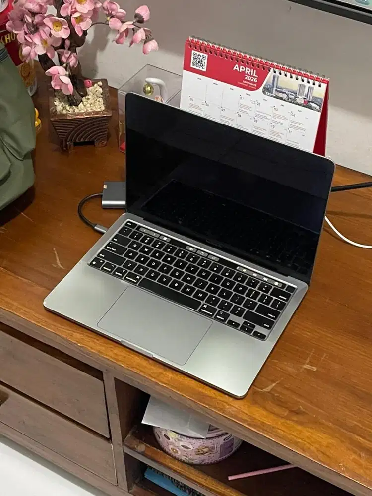 MacBook Pro M1 8/256Gb Gray EX IBOX CC 58 BH 98% MINUS LAYAR