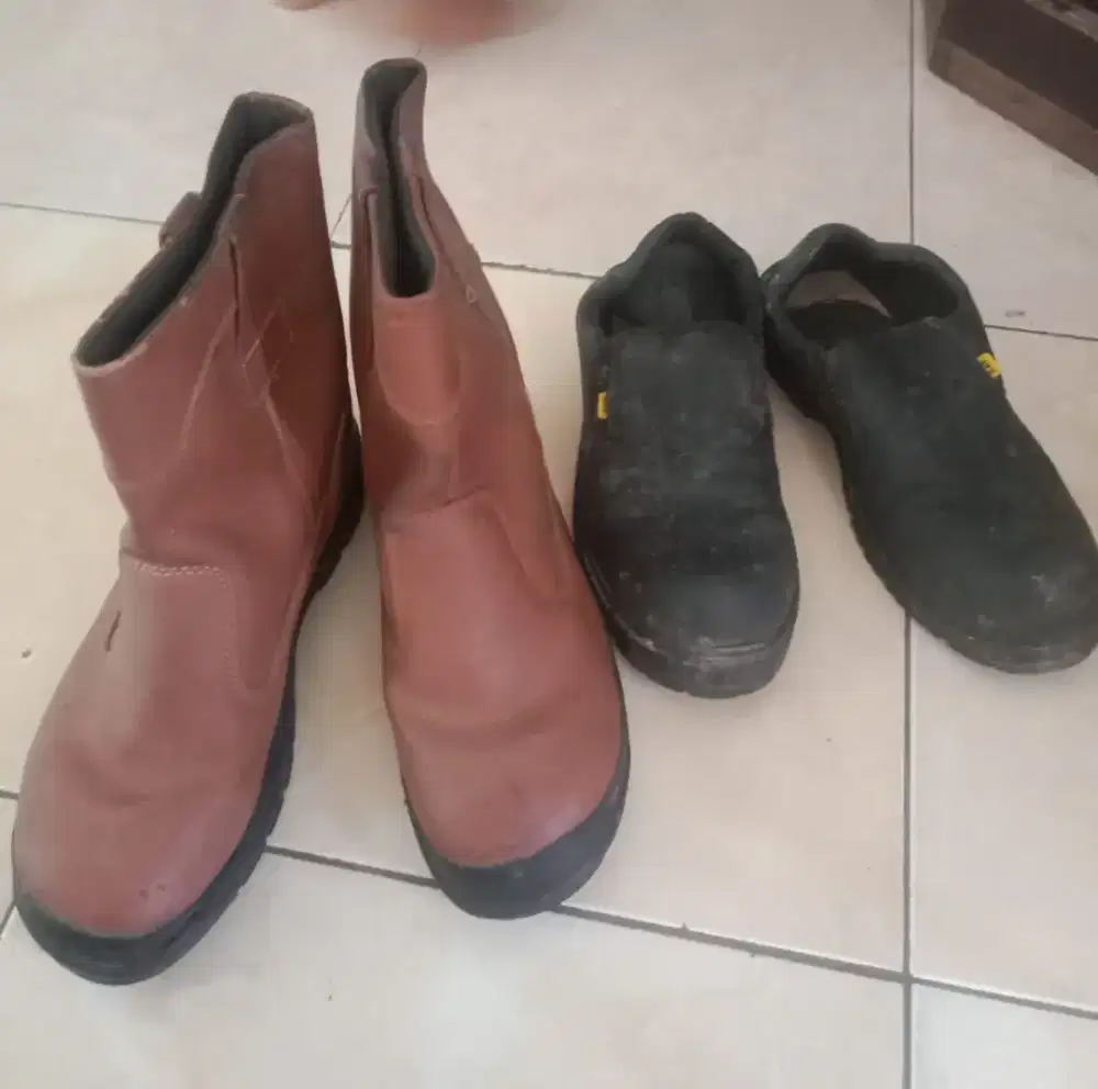 Sepatu safety size 43