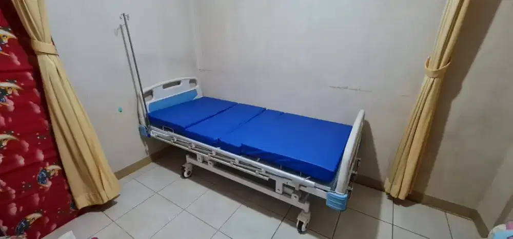 Ranjang rumah sakit (tempat tidur orang sakit)