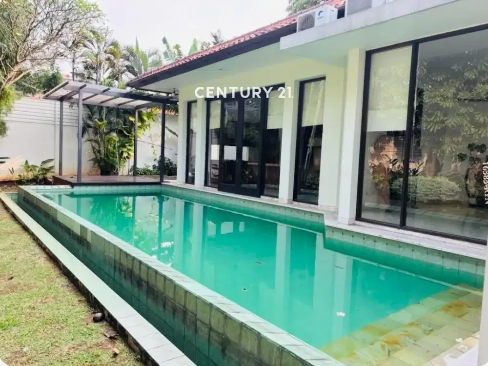 Di Jual CEPAT Rumah Dengan Halaman Luas Area Jakarta Selatan
