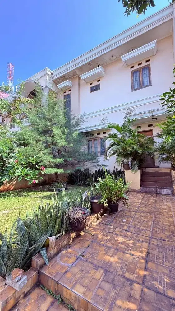 HOT SALE!!!RUMAH MEWAH SIAP HUNI LOKASI STRATEGIS AMAN DAN NYAMAN