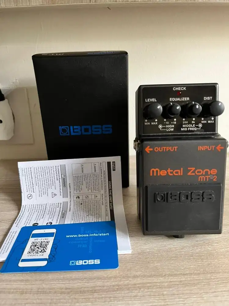 Boss Metal Zone MT-2 Guitar Pedal with Adaptor