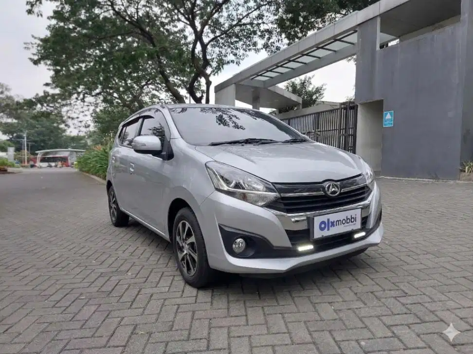 DP 5jt Daihatsu Ayla 1.2 R Bensin-MT Silver CUAMD