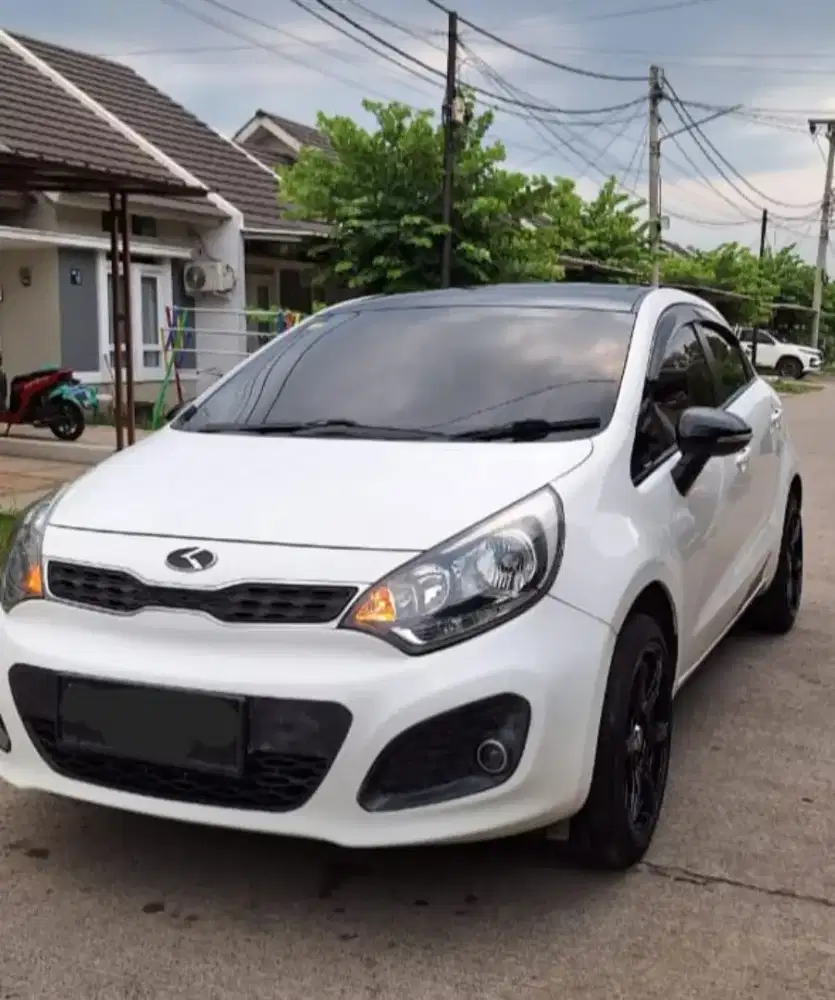 BU Kia Rio 2014 Putih AT Hatchback Gagah, Surat Lengkap, Pajak Panjang