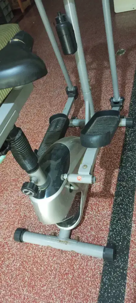 Sepeda statis merk TOTAL