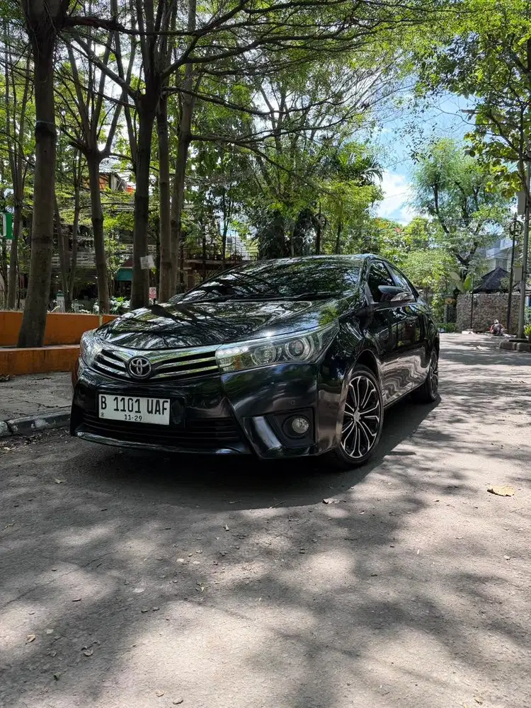 Toyota Altis V AT 2014 Matic terawat mulus