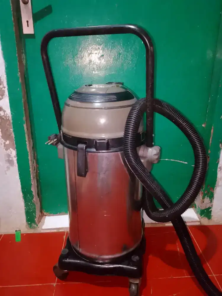 Jual vacum clener WEET AND DRY masih mulus sedotan kencang .
