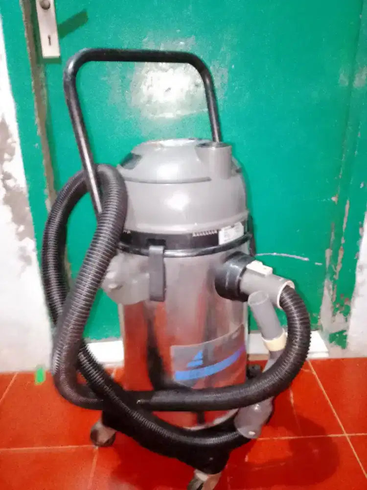 Jual vacum clener WEET AND DRY masih mulus sedotan kencang .