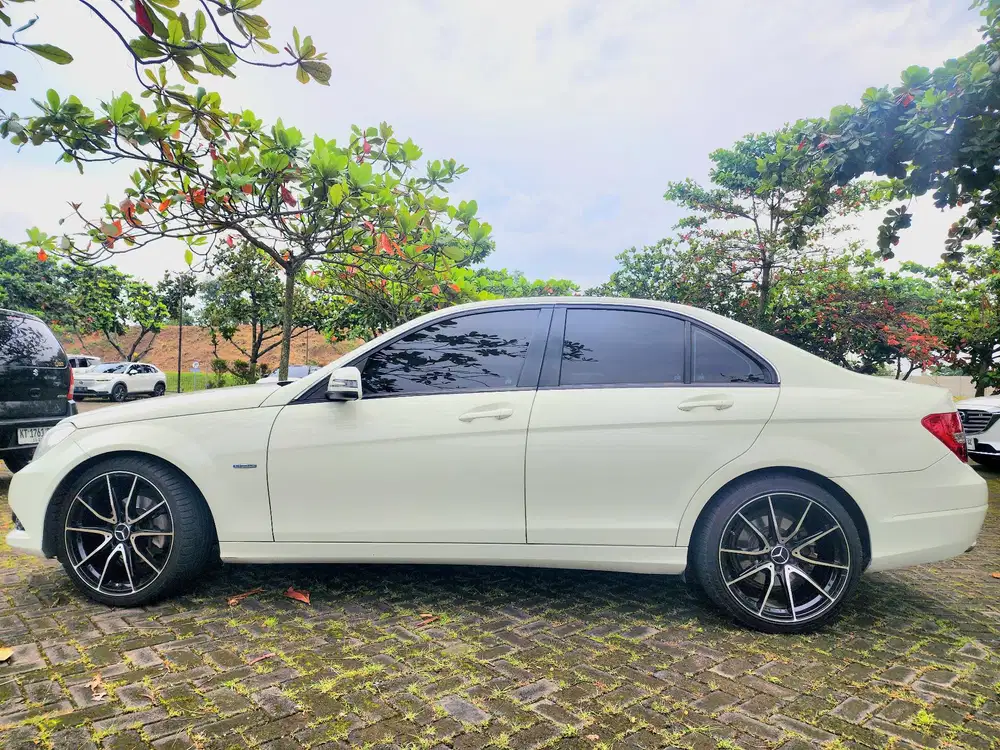 Mercedes-Benz C200 2011 Bensin