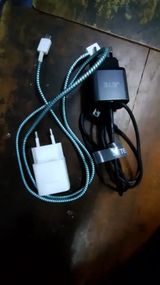 Jual 2 Charger type c (Samsung & JETE)