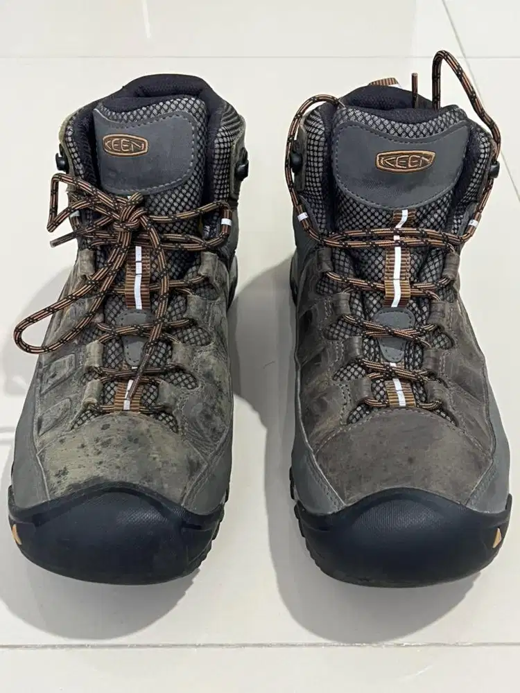 Sepatu Hiking/Sepatu Gunung