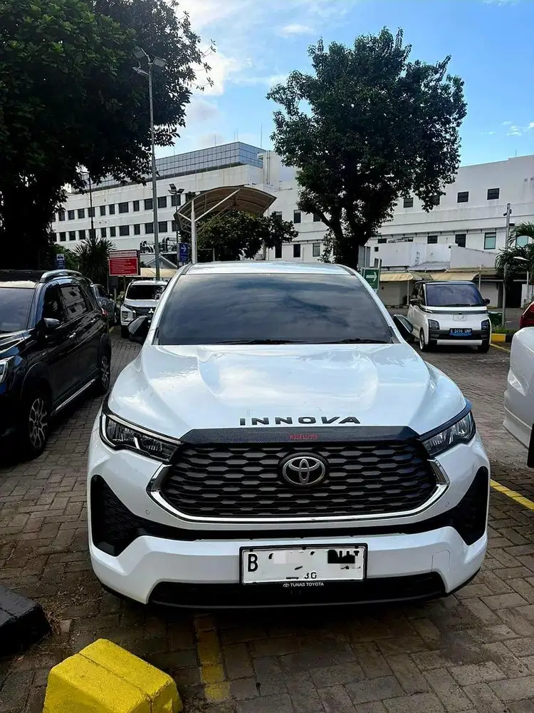 Innova Zenix V Rse gasoline low km