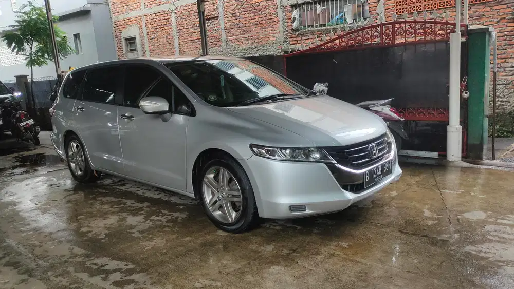Honda Odyssey Absolute 2011 Bensin