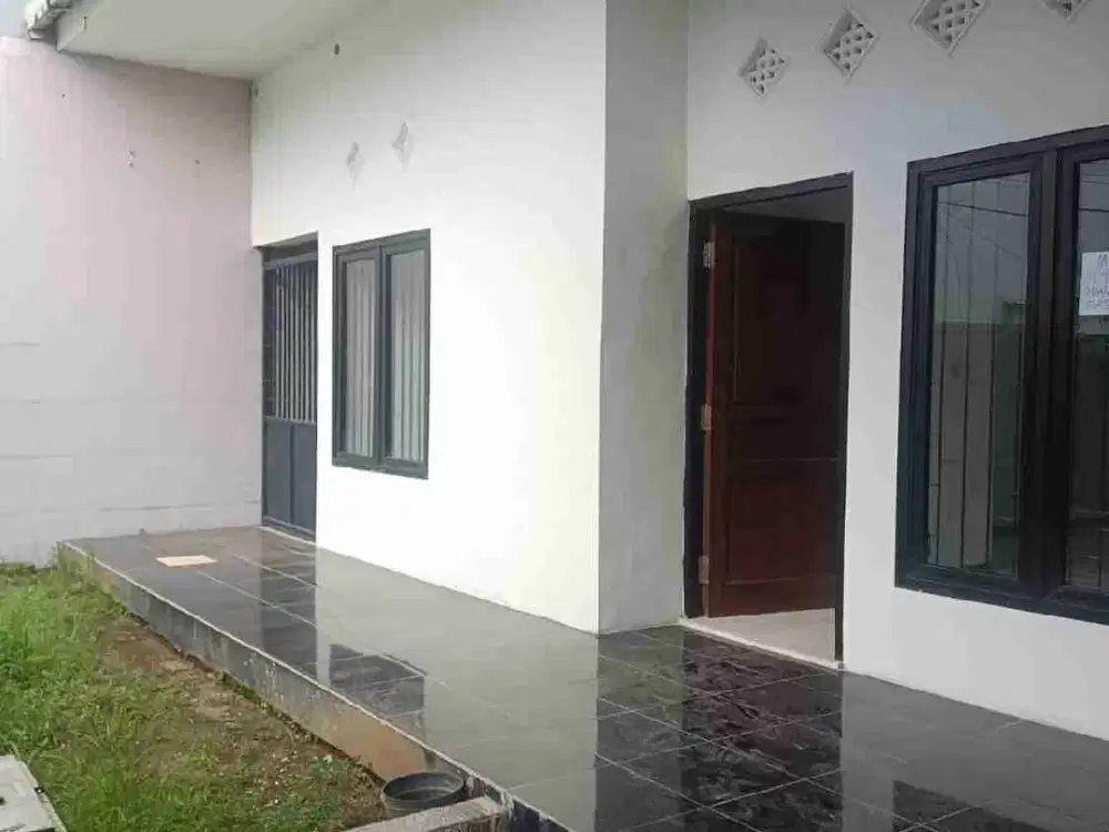 Disewakan rumah cantik, nyaman 1,5 lantai Deltasari Indah, NO BANJIR