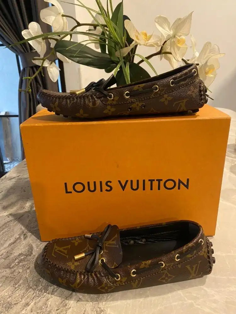 Dijual flat shoes LV