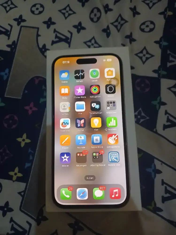 Iphone 15 128 ibox garansi on 1bln
