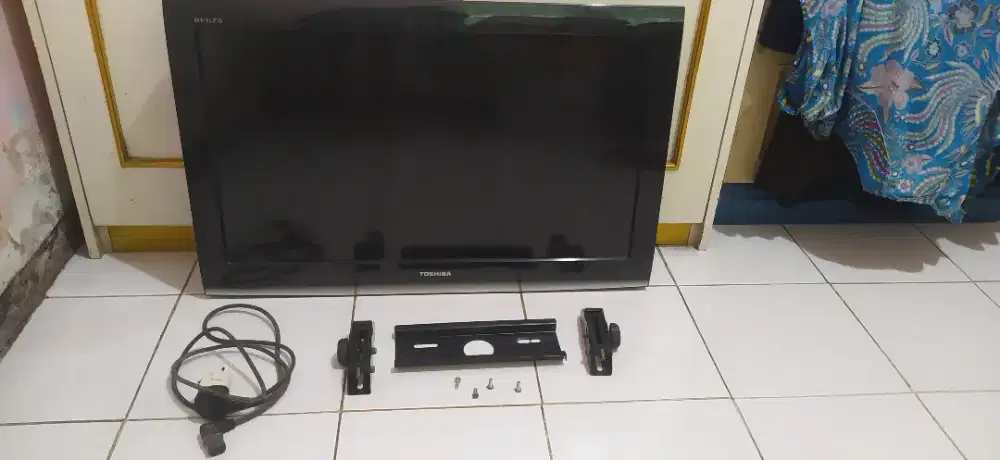Bracket TV + Toshiba Regza 32