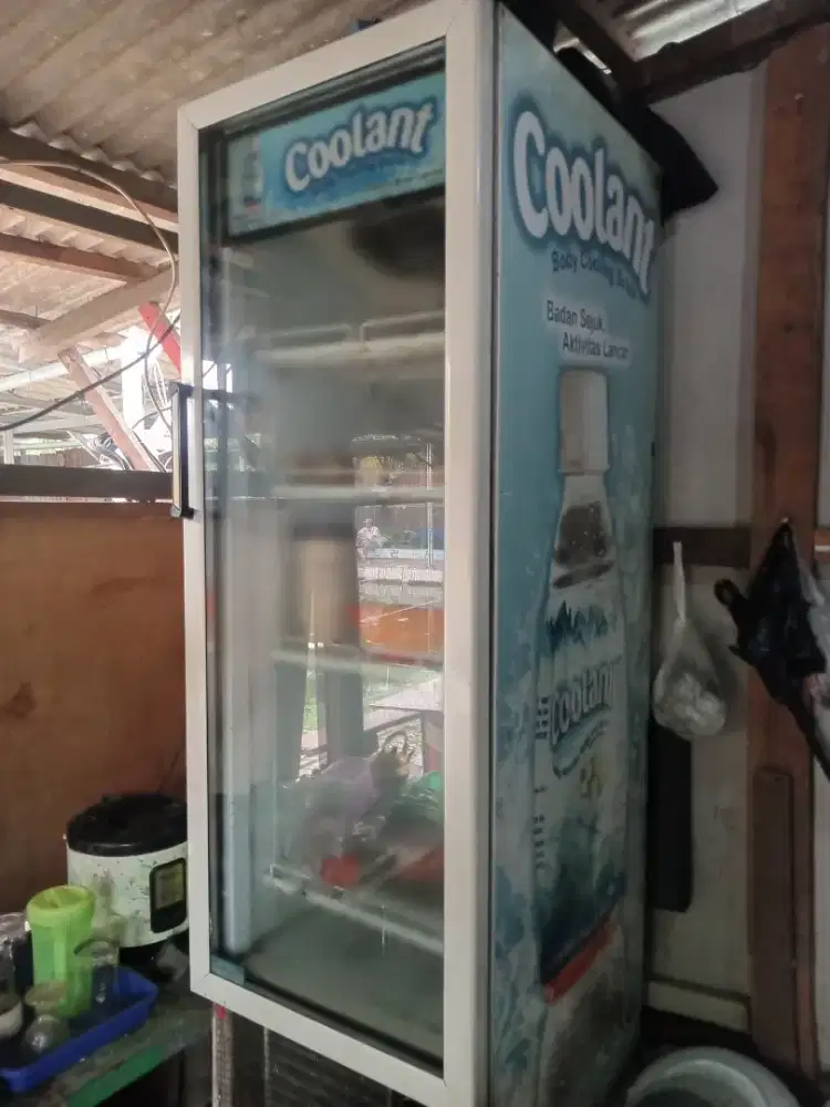 Showcase/kulkas kaca
