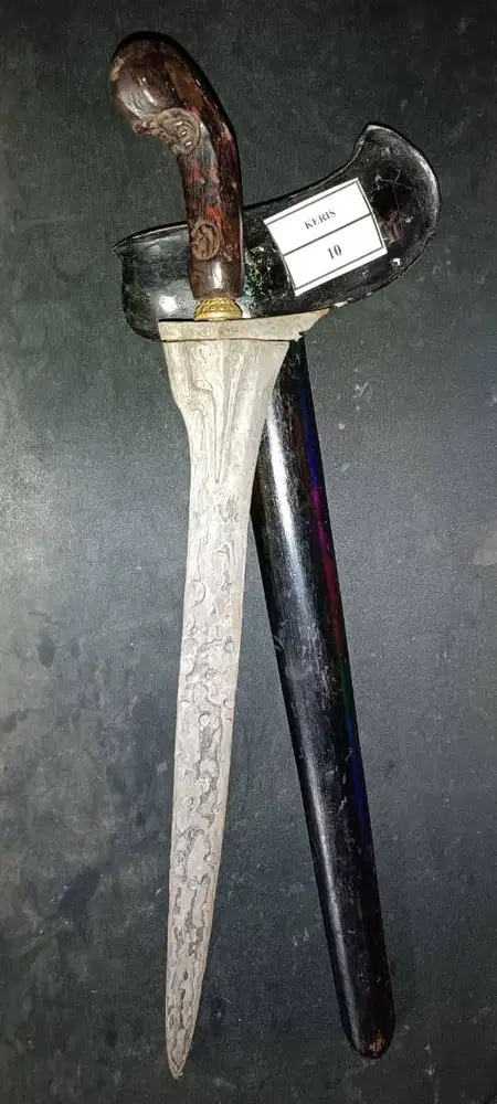 Keris lurus nomor 10