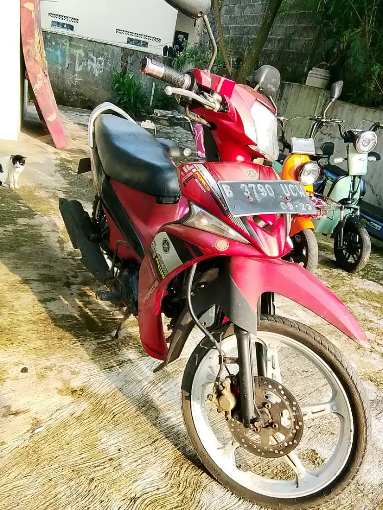 Yamaha Force FI/Vega Force tahun 2013 warna Merah.