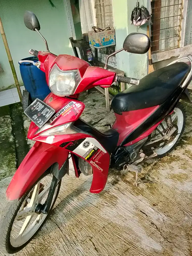 Yamaha Force FI/Vega Force tahun 2013 warna Merah.