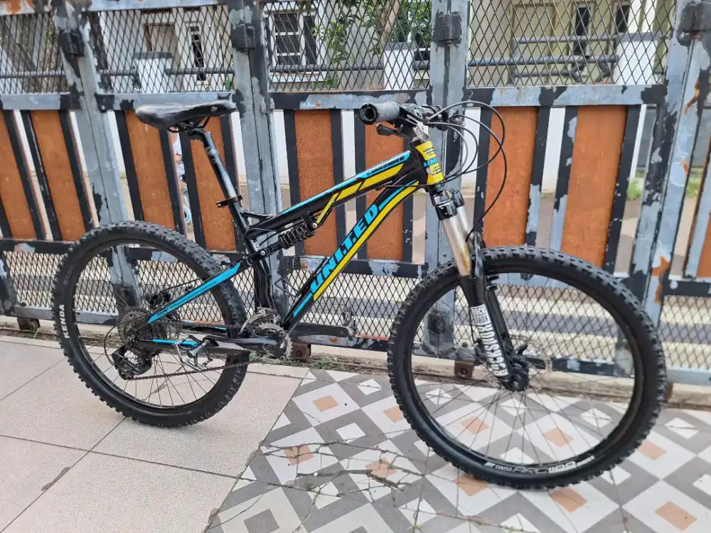 Sepeda Gunung (MTB) United Full Suspension Ringan Kokoh Siap Nanjak