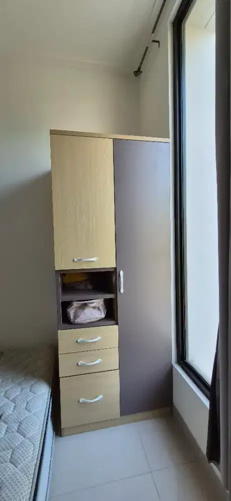 Lemari pakaian kecil