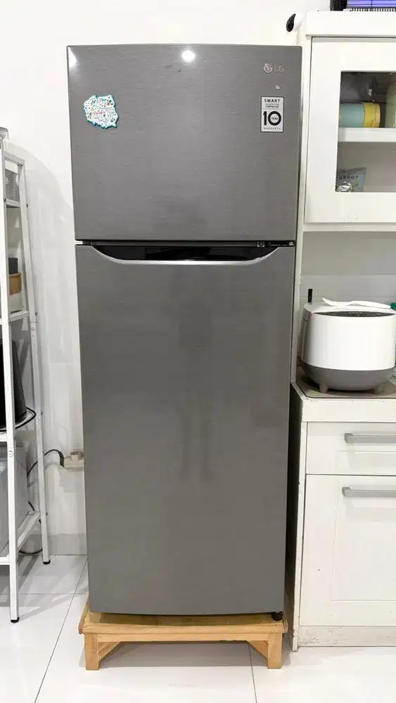 Kulkas LG 2 Pintu Inverter 209 L