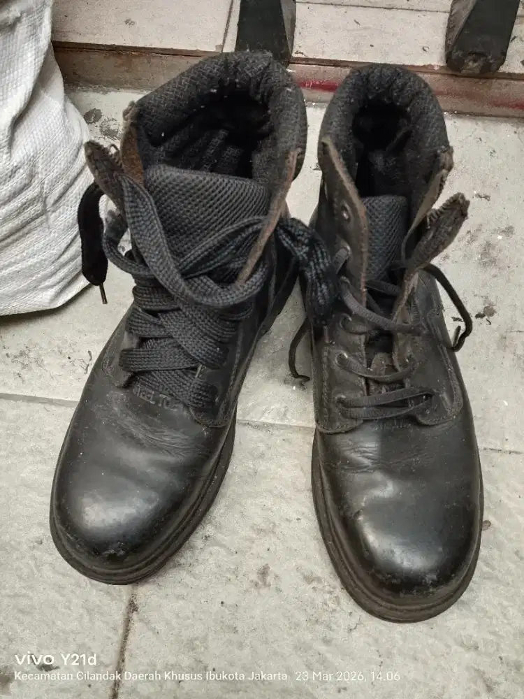 Sepatu boots size 41