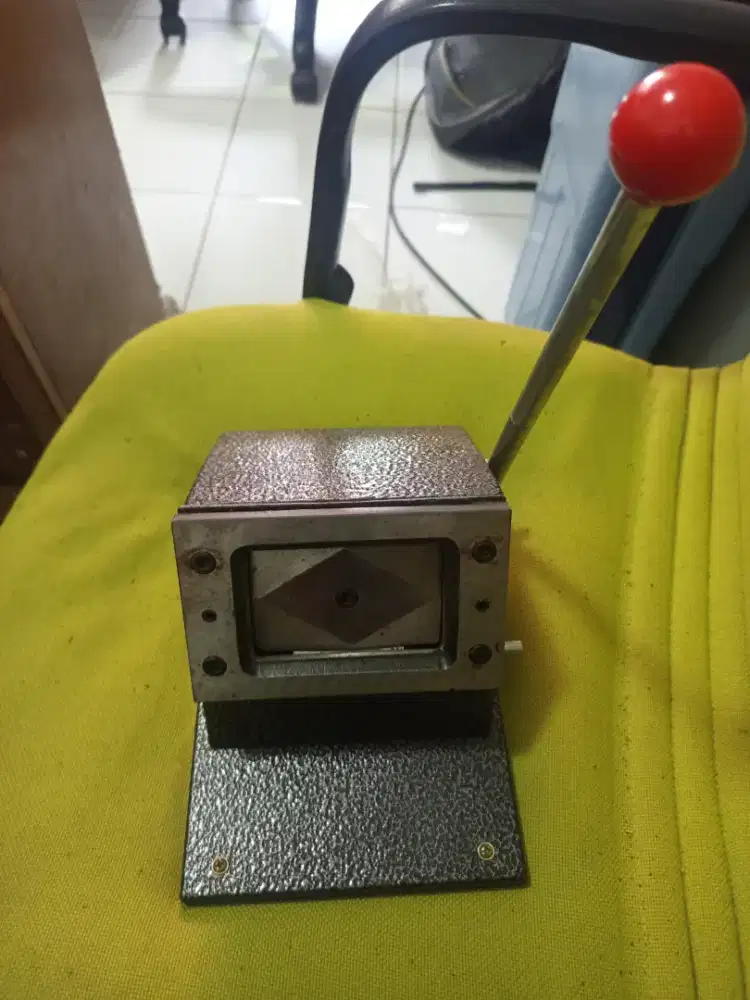 Alat potong Plong ID Card