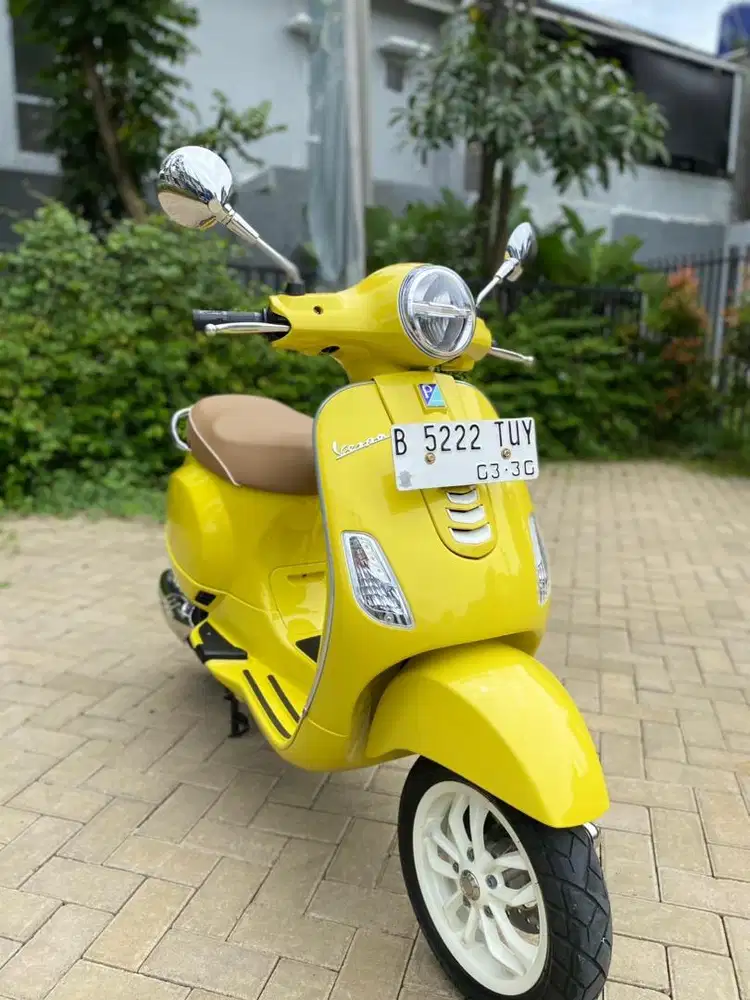 Vespa LX125 yellow 2025