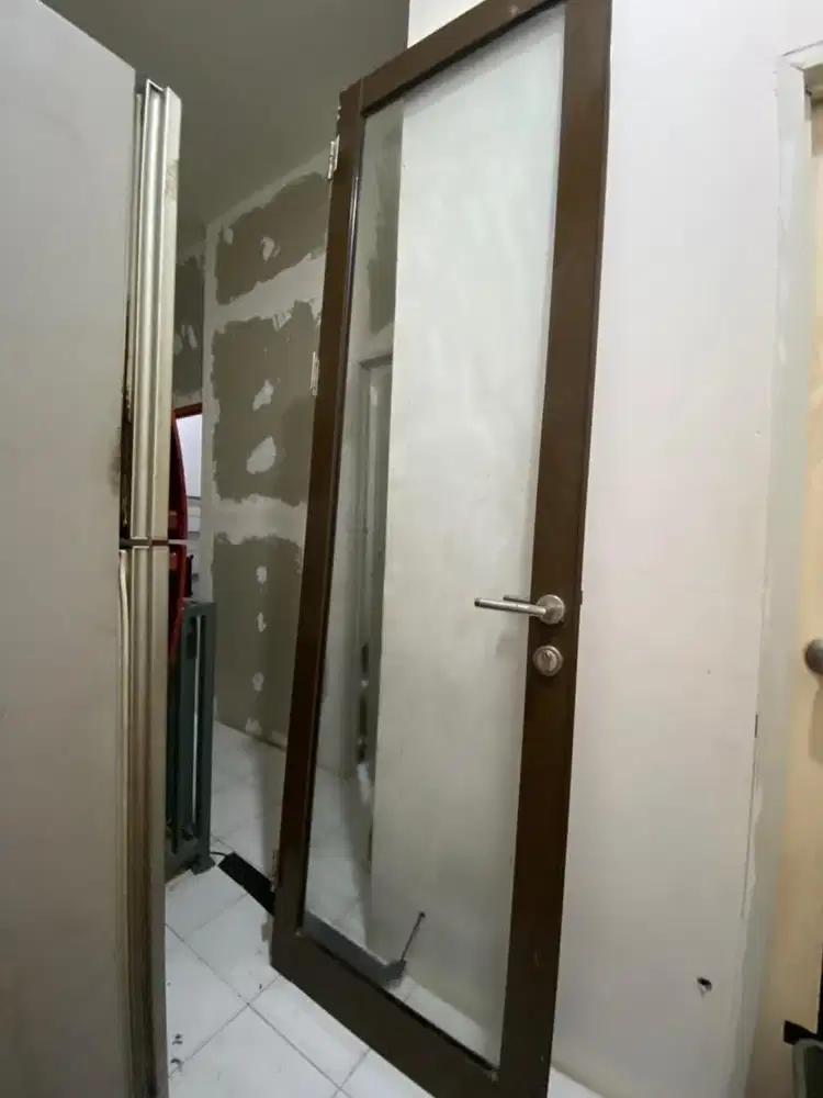 Pintu Kaca Alumunium Solid