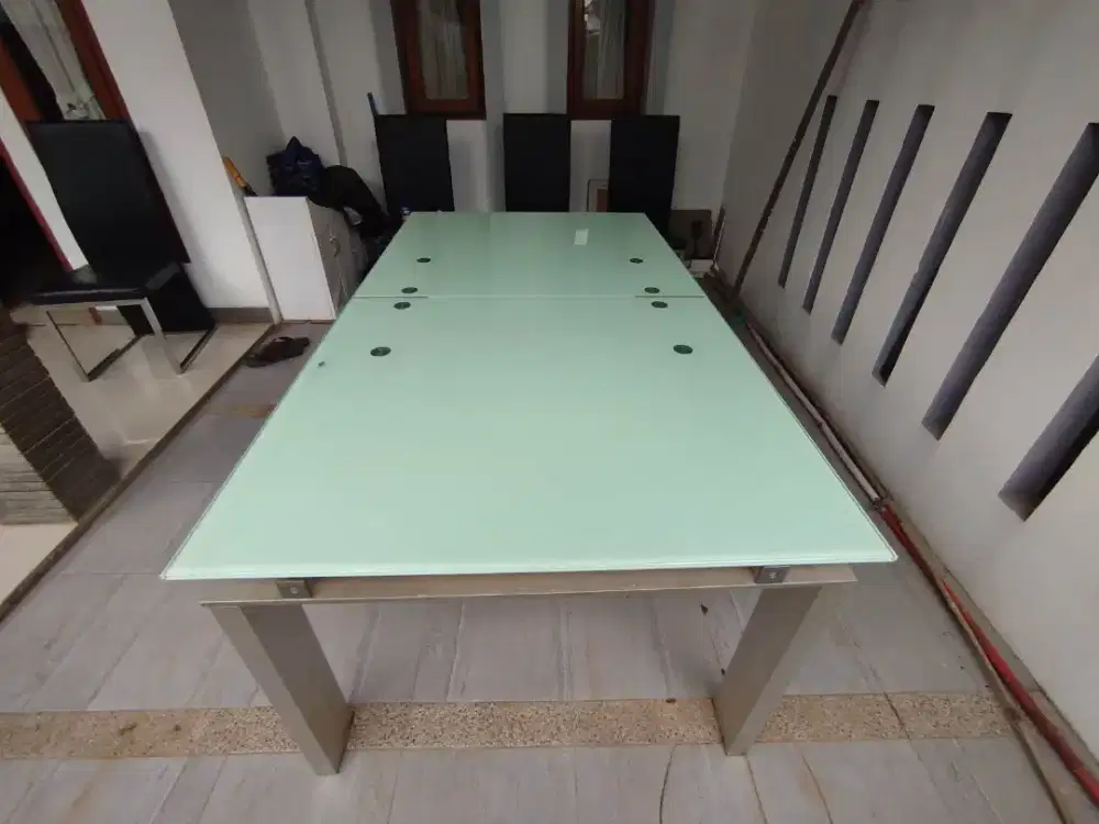 Meja rapat (tanpa kursi) bisa dipanjangkan