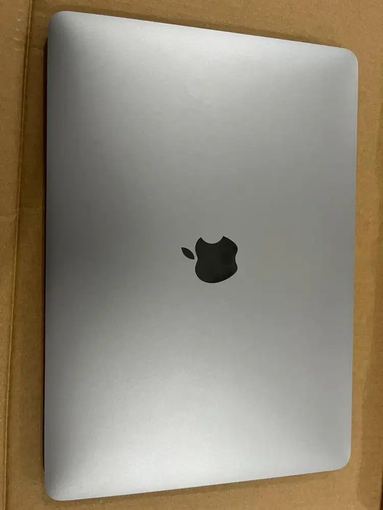 MacBook Air M1 2020 8/12