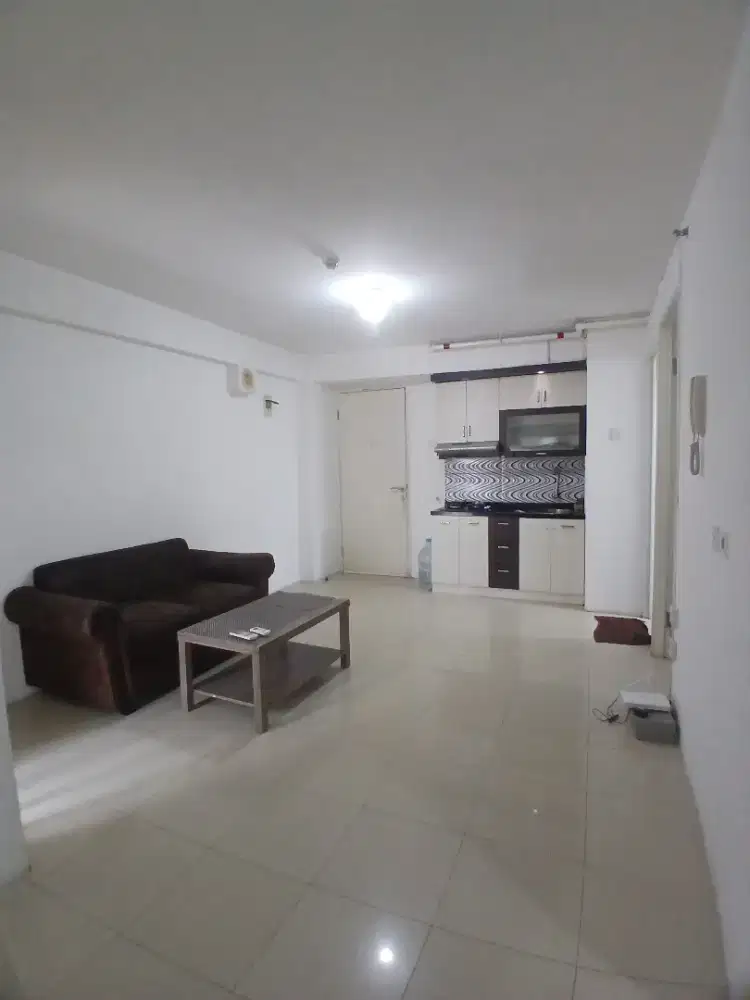 Disewakan 3 BR Semi Furnish Apartemen Bassura City