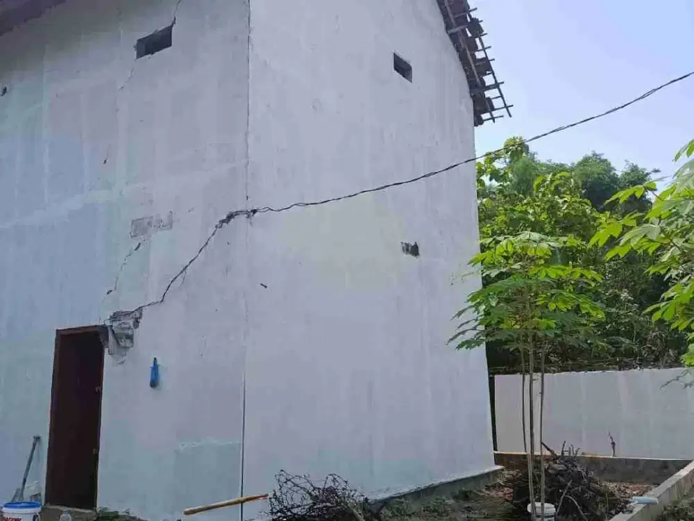 Dijual Tanah bonus Bangunan bekas gedung sarang burung walet