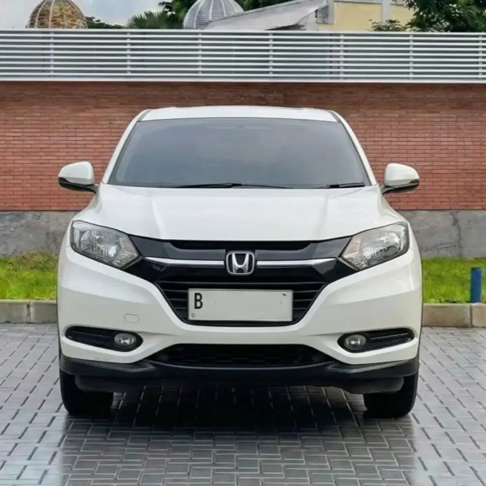 Honda HRV AT 2018 Low KM - Service Rutin - DP Minim - Bergaransi 1th