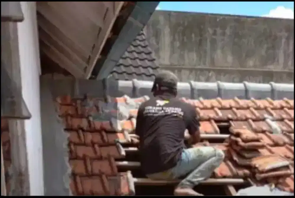 Perbaikan atap bocor, renovasi