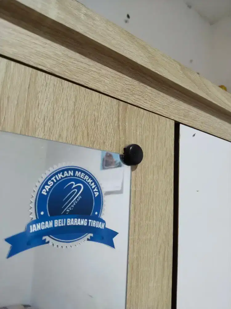 DIJUAL lemari partikel 3 pintu