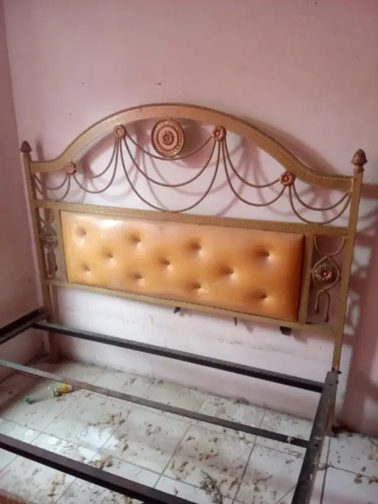 Tempat tidur  besi second