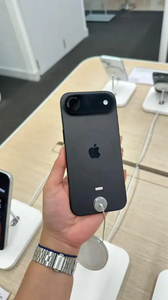 Cicilan Ringan iPhone 17 R Resmi Ibox