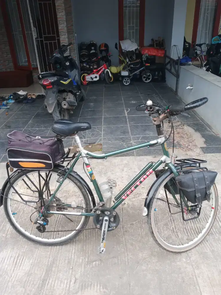 Sepeda touring vector