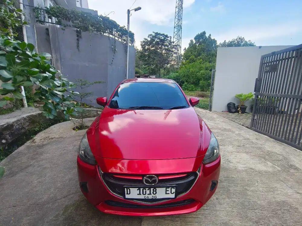 MAZDA 2 SKYACTIV RAWATAN APIK INTERIOR SEGAR WARNA MERAH (SOUL RED)