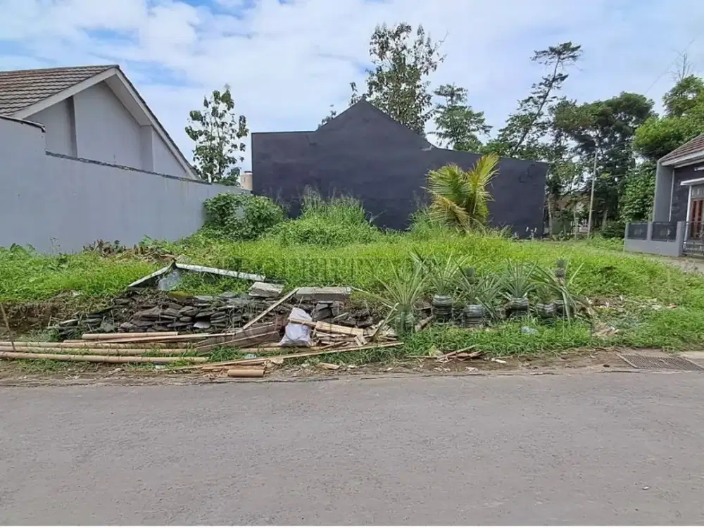Tanah Pekarangan di pinggir jalan Margoagung Seyegan Sleman